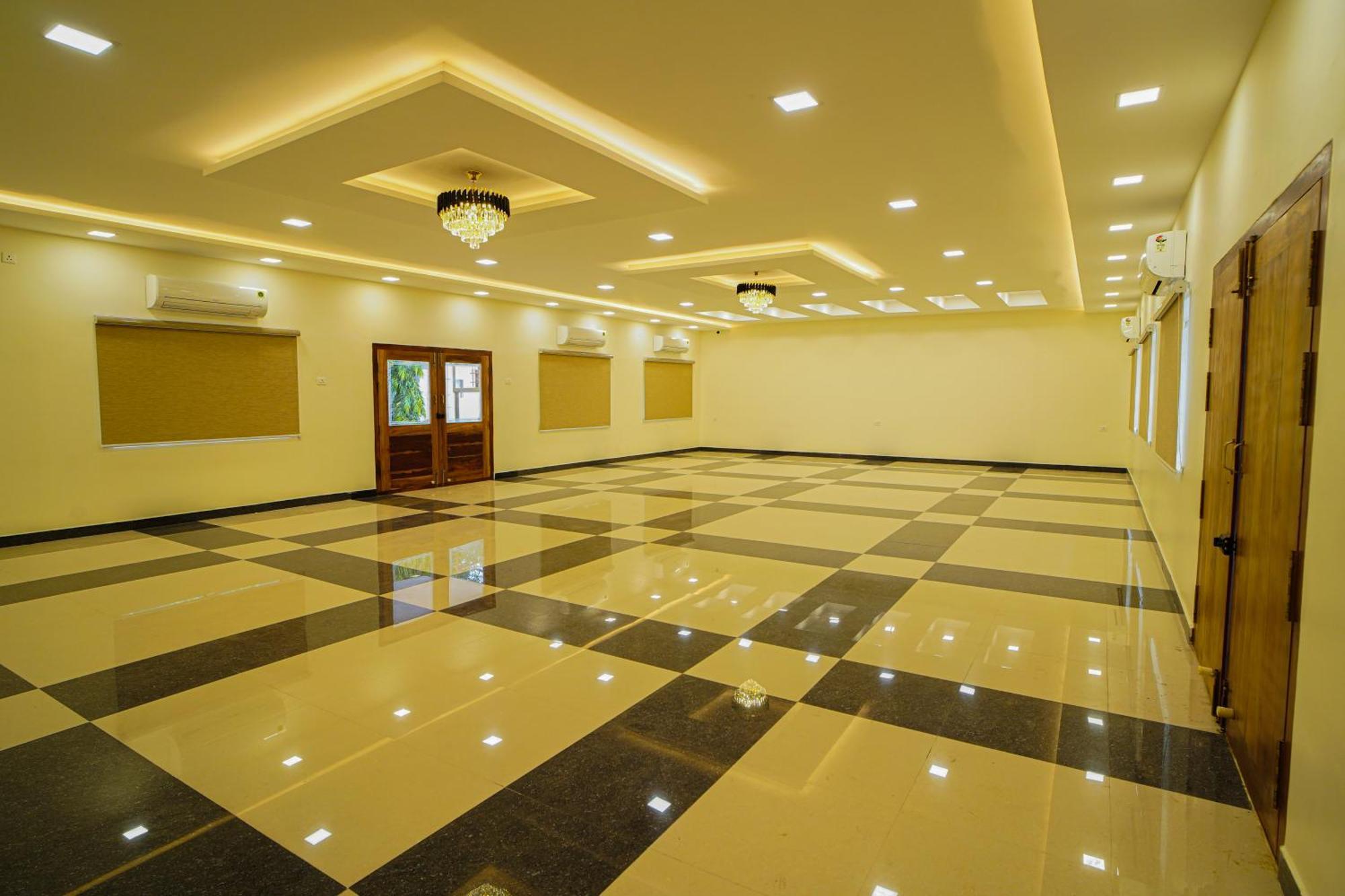 Hotel Tpc Camphor Tiruchirappalli Exterior foto
