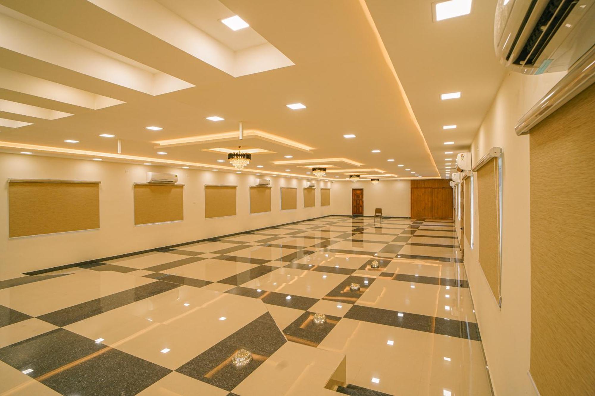 Hotel Tpc Camphor Tiruchirappalli Exterior foto