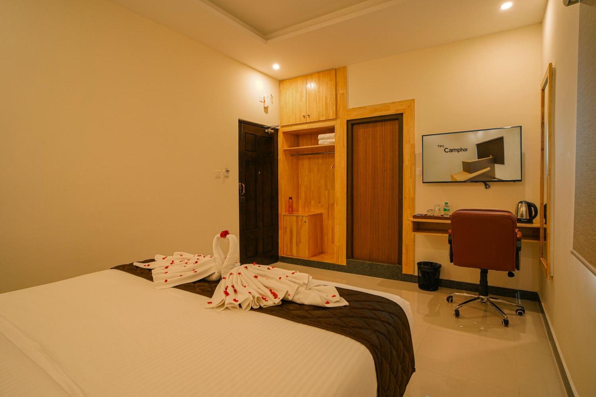 Hotel Tpc Camphor Tiruchirappalli Exterior foto